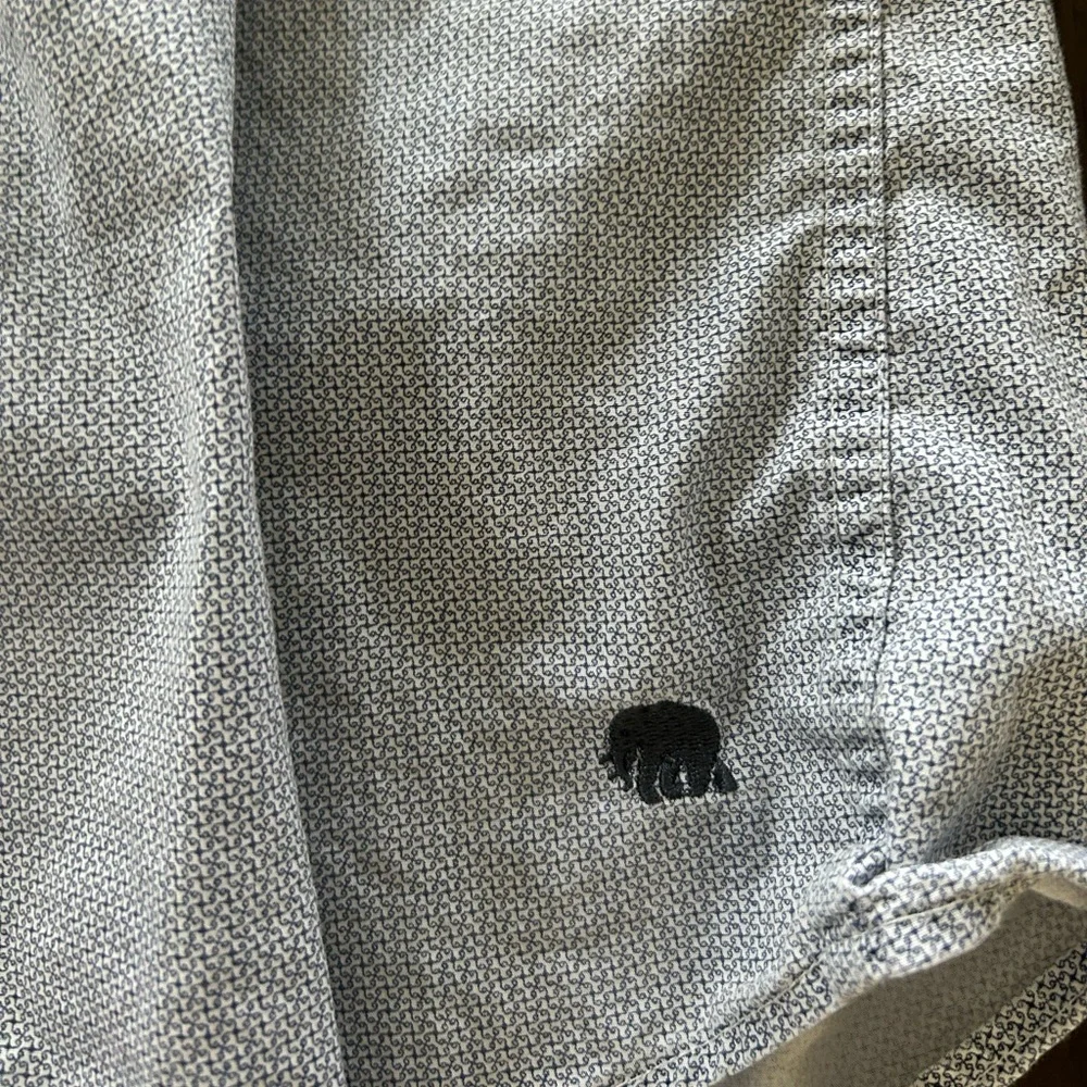 Banana Republic long sleeve button down print shirt white blue green